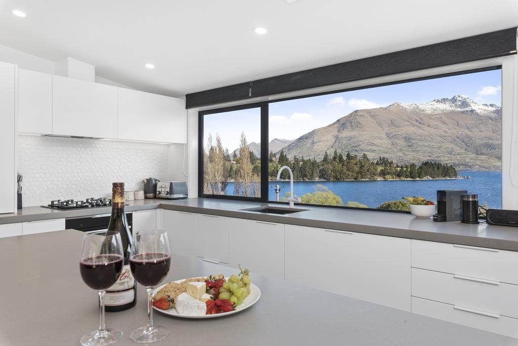 Lakeside Luxury On Suburb Street Queenstown Extérieur photo